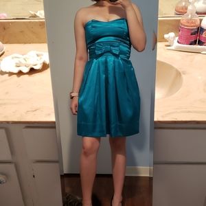 Short dress with bow